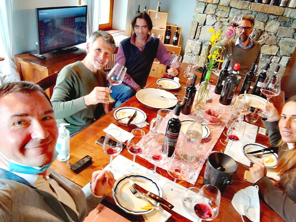 Degustazione in sala a Casanuova delle Cerbaie